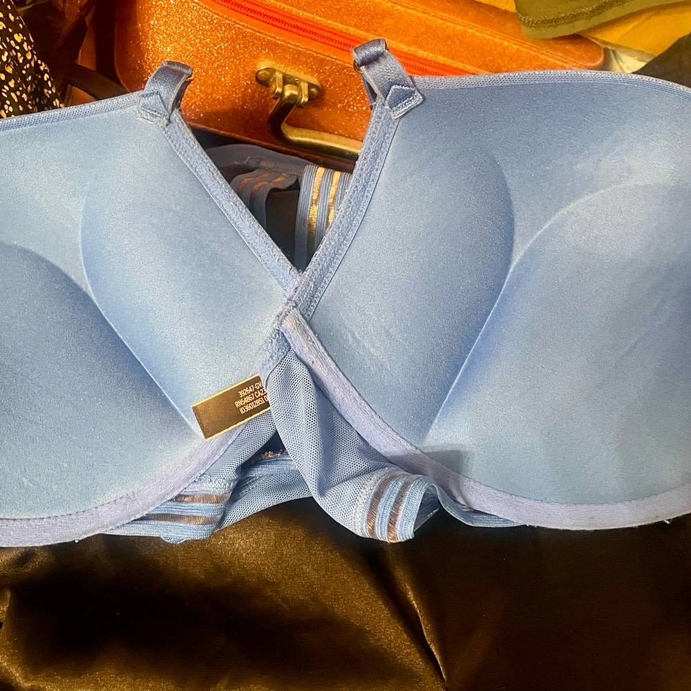 Victoria's Secret Bombshell Plunge Bra - Picture 4 of 6